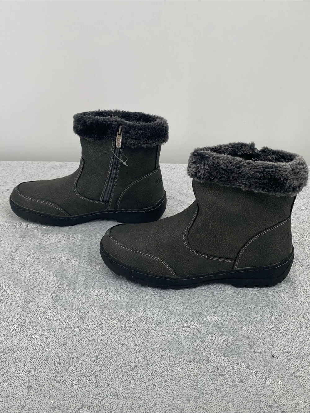 Khombu Addison All-weather Women's Boots Grey Size 7 New